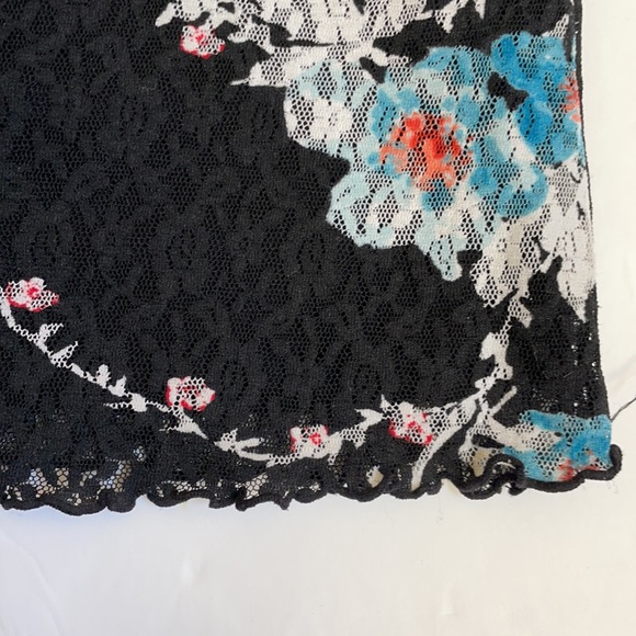 GUESS Lace Floral Skirt - Picture 3 of 8